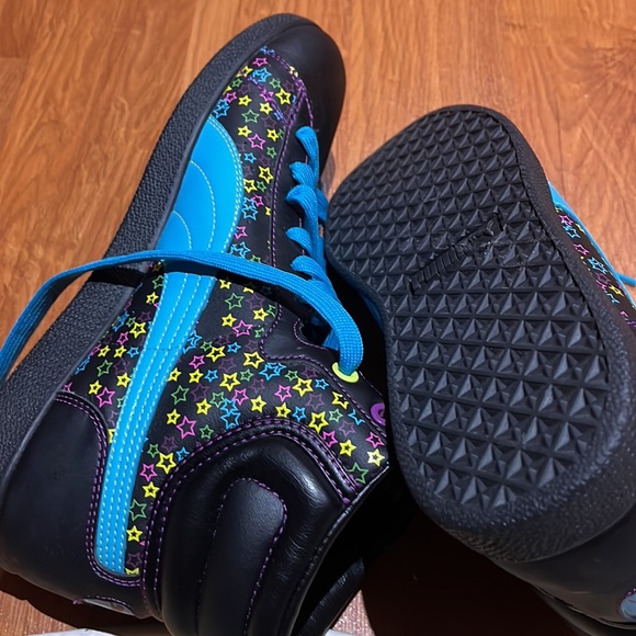 Sneakers - Picture 5 of 7